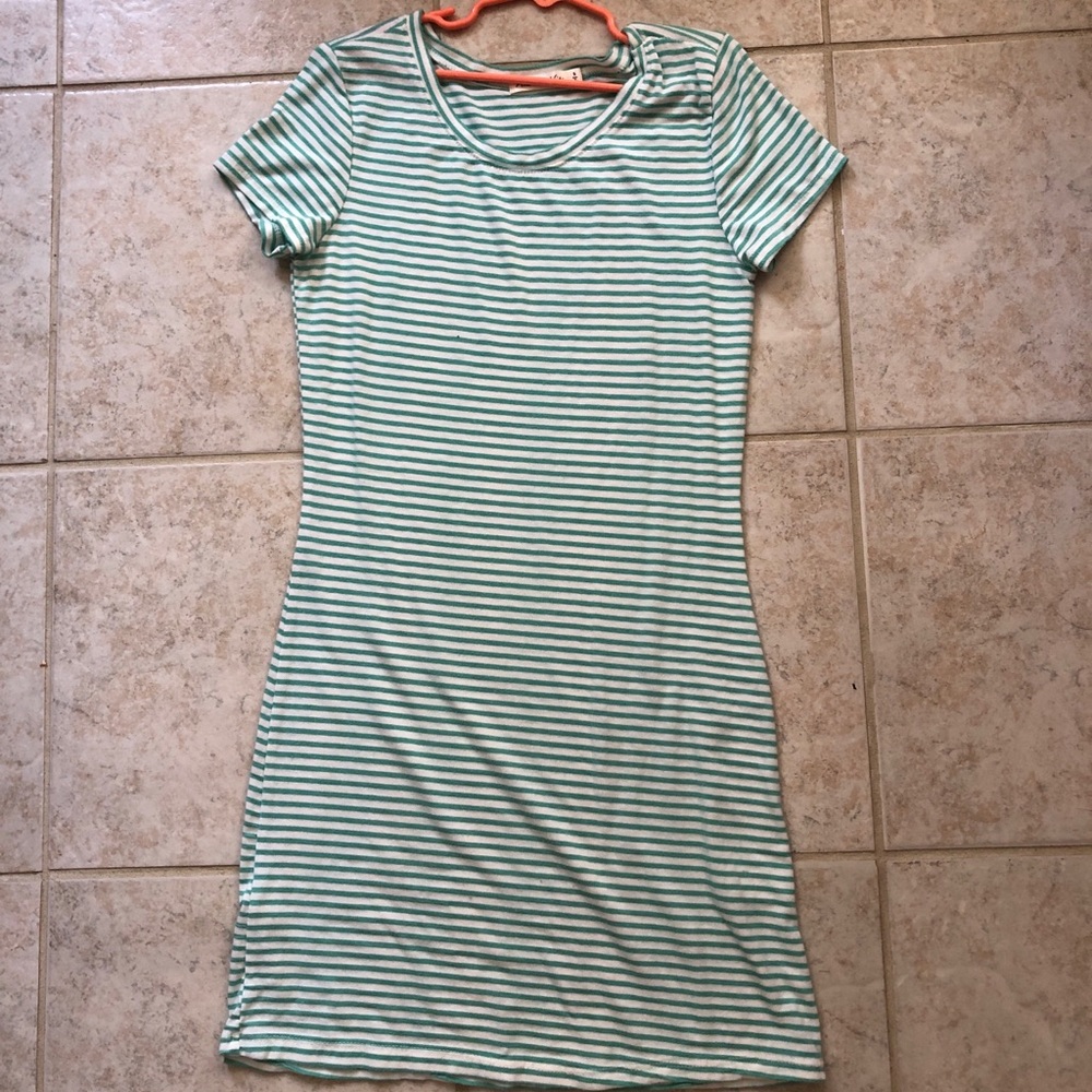 Short sleeve stripped dress